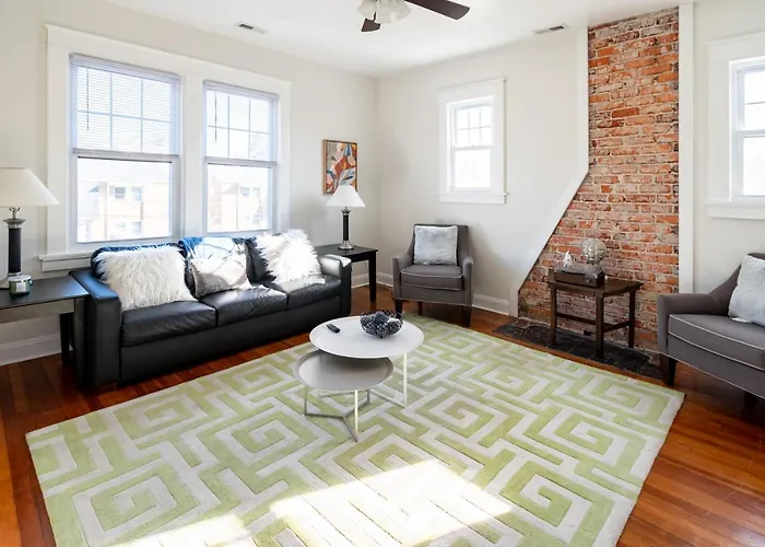 Contemporary 3-Bedroom Home With Balcony In Rva