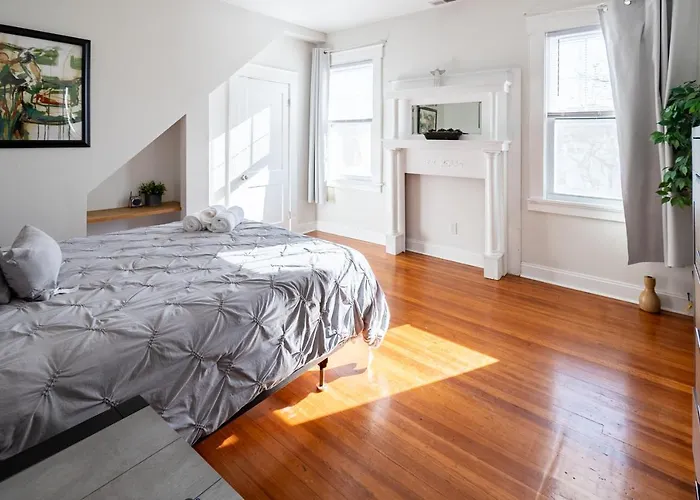 Contemporary 3-Bedroom Home With Balcony In Rva
