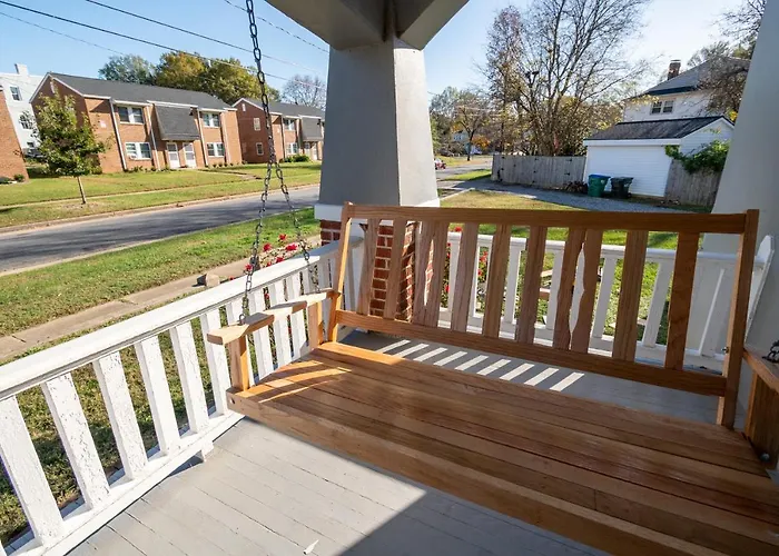 Contemporary 3-Bedroom Home With Balcony In Rva